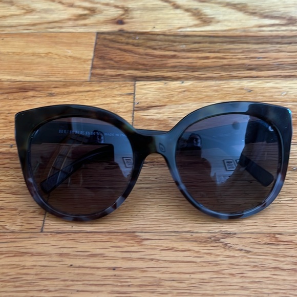 Burberry Sunglasses - Picture 1 of 8